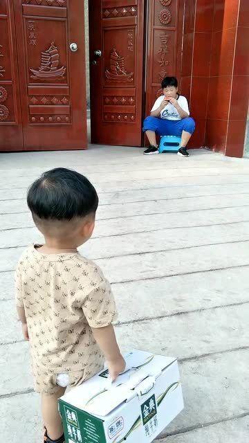 外甥来家吃瓜