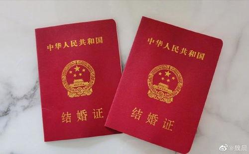 邯郸领证吃瓜,见证爱情甜蜜，吃瓜群众围观见证